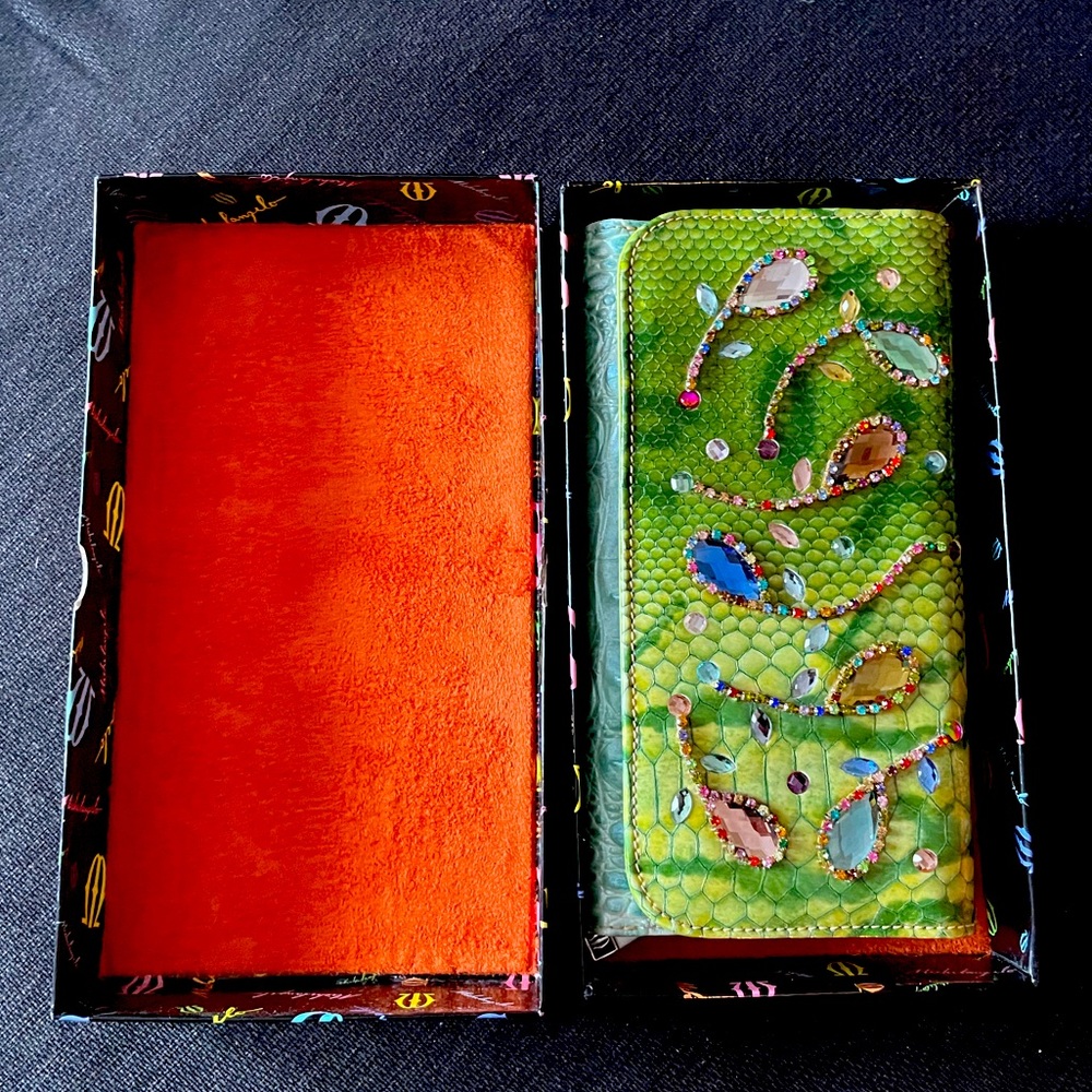 Wallet- brand new- never used.